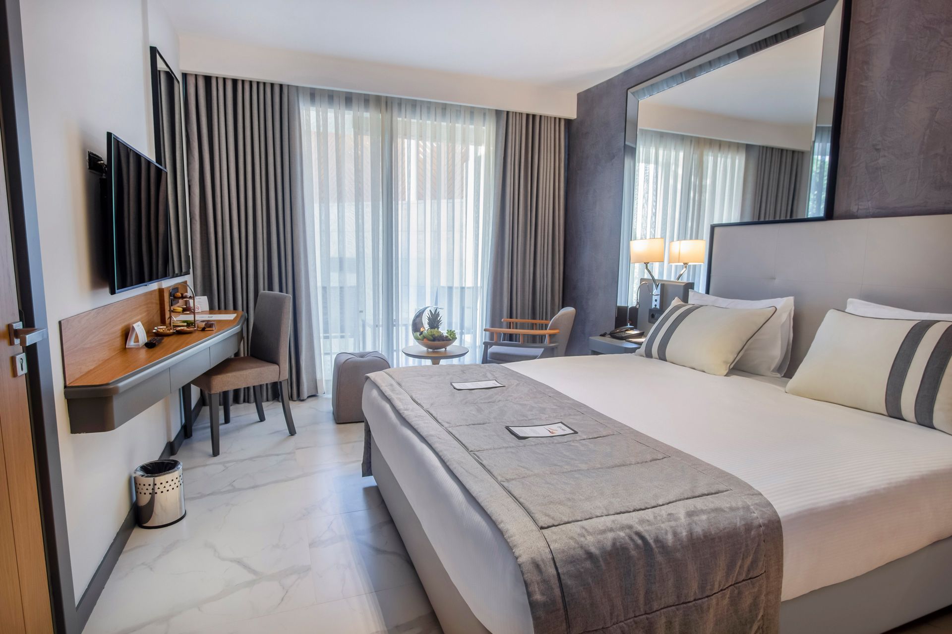 Deluxe Oda, Büyük Yataklı, Avlu Manzaralı